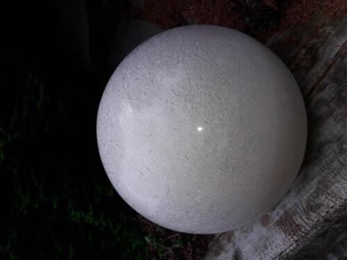B1, betonová velká koule, je těžká, ovšem na vždy. Vhodná do zahrad i interiéru - 500 Kč