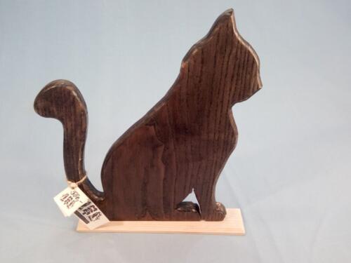 k5. dřevěná kočka z  jasanu, tmavě šedá, na podstavci, lze i přišriubovat, d- 25 cm, v - 32 cm - 300 kč