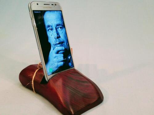 M5, dřevěný stojan na mobilní telefon, smrk , barva - červená - 250 Kč